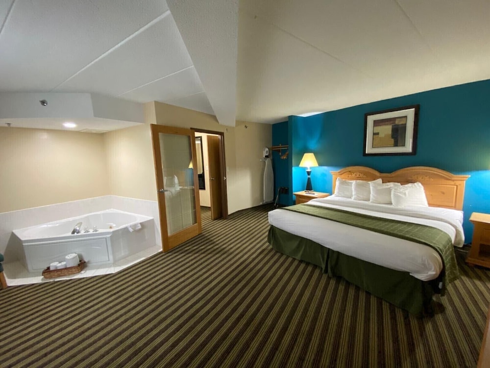American Inn and Suites - photo 14
