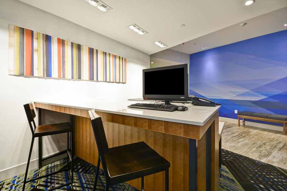 Holiday Inn Express Evansville by IHG - photo 26