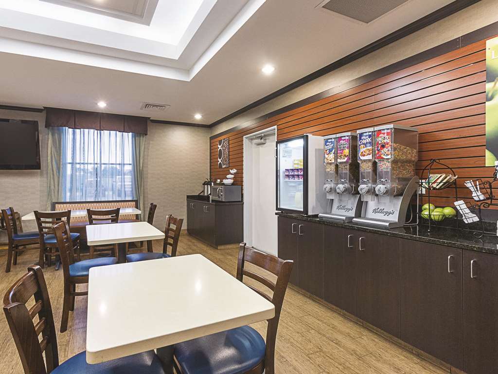 La Quinta Inn & Suites by Wyndham Glendive - photo 41