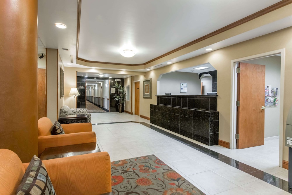 Days Inn & Suites by Wyndham Fort Pierce I 95 - photo 2