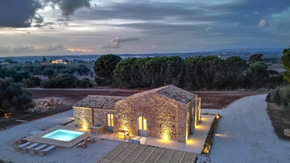 Palmento San Lorenzo 6 Emma Villas — 4-Star Luxury Hotel in San Lorenzo, Italy