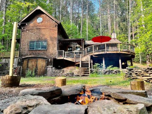 Stunning Catskills Cabin — Boonsboro — photo 2