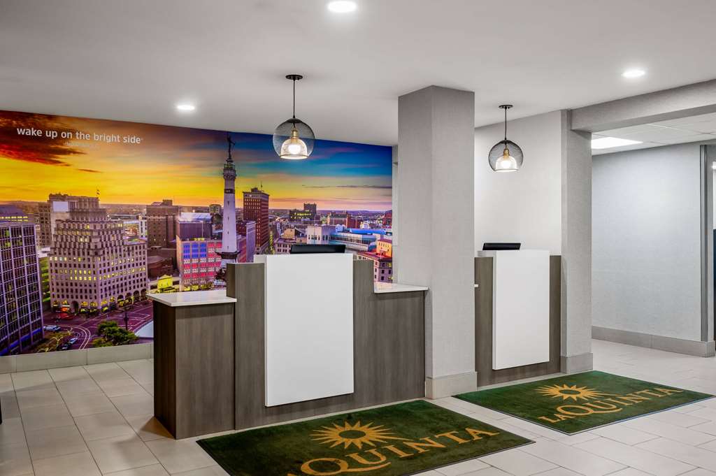 La Quinta Inn by Wyndham Indianapolis Airport Executive Dr - photo 4