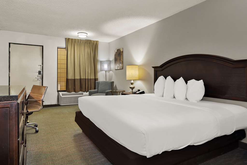 Rodeway Inn Lumberton Central - photo 17