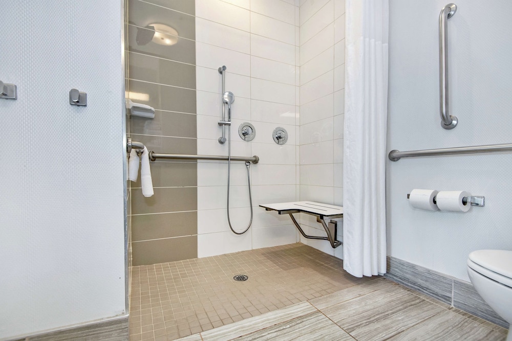 Hampton Inn Lumberton - photo 23