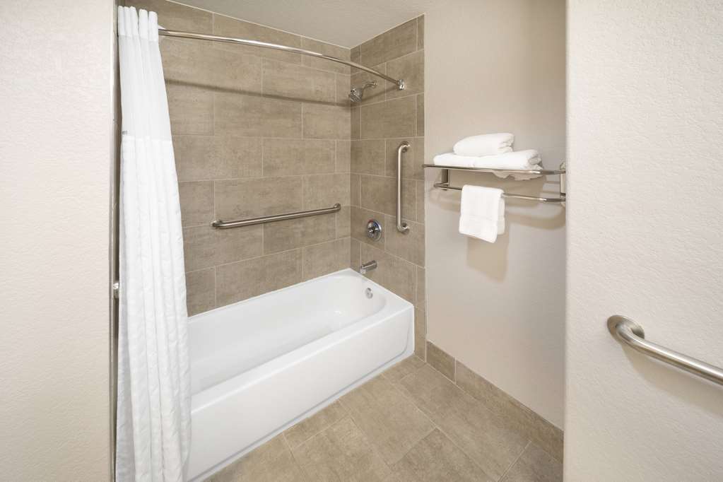 Days Inn & Suites by Wyndham San Antonio near Frost Bank Center - photo 39