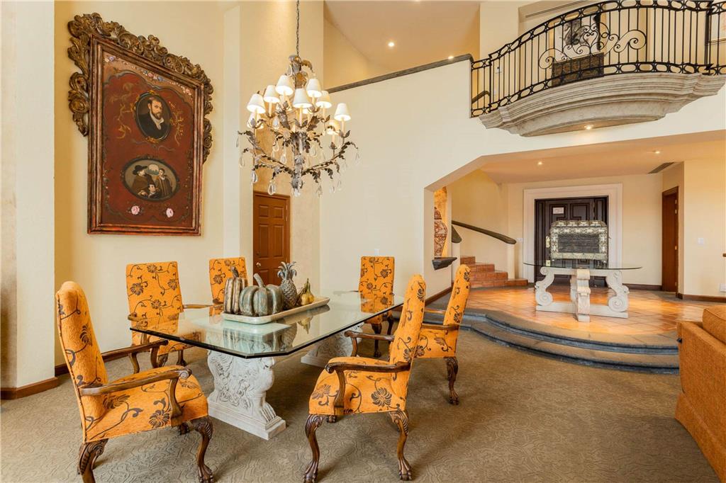 Presidentail Suite dining room