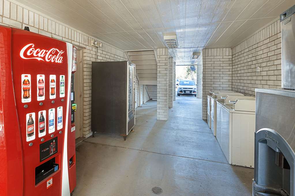 Econo Lodge San Antonio South - photo 33
