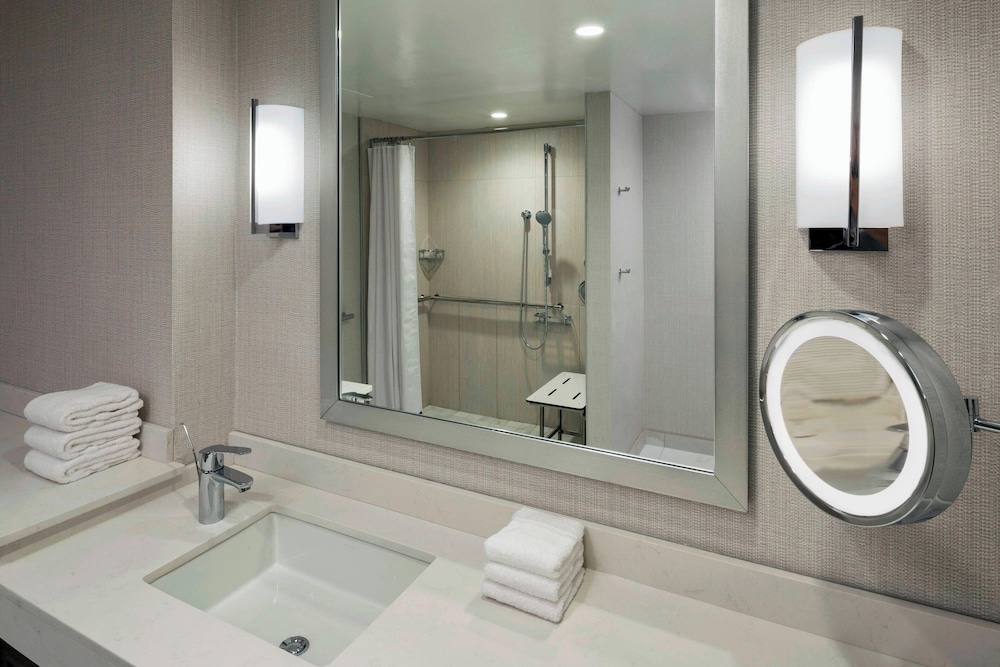 Sheraton Norfolk Waterside Hotel - photo 25