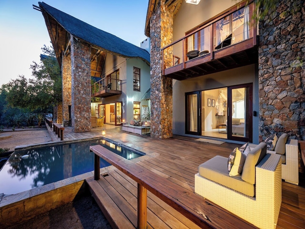 eKhaya Bush Villa — 4-Star Luxury Hotel in Hoedspruit, South Africa