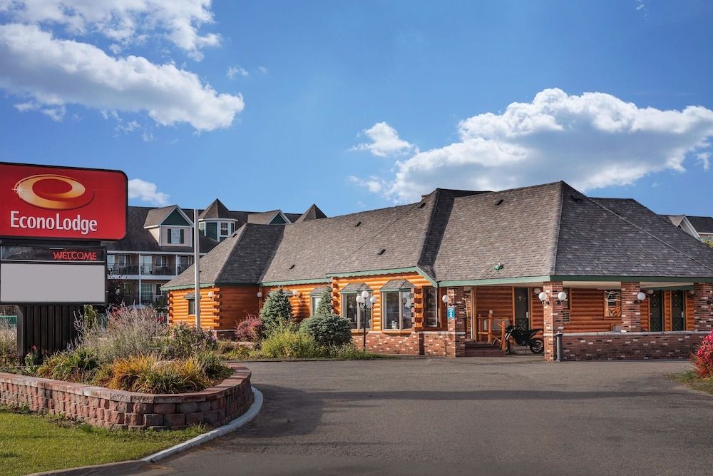 Econo Lodge Mackinaw City - photo 8