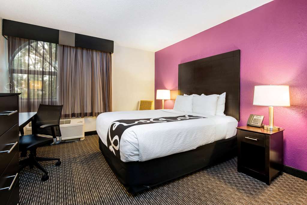 La Quinta Inn & Suites by Wyndham Fort Lauderdale Tamarac - photo 27