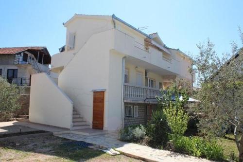 Apartment in Pirovac with Terrace Air condition WIFI Washing machine — 4-Star Luxury Hotel in Pirovac, Croatia