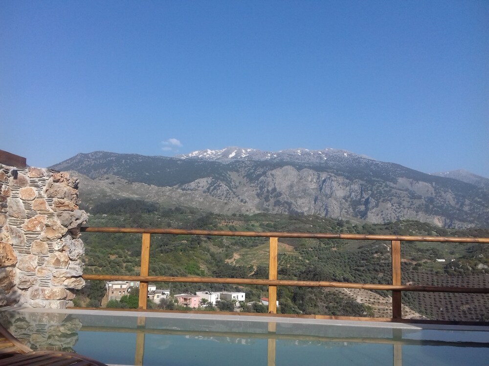 Aeolus Villa — 4-Star Luxury Hotel in Palaiochora, Greece