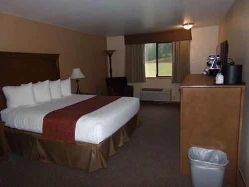 Cowlitz River Lodge - photo 9