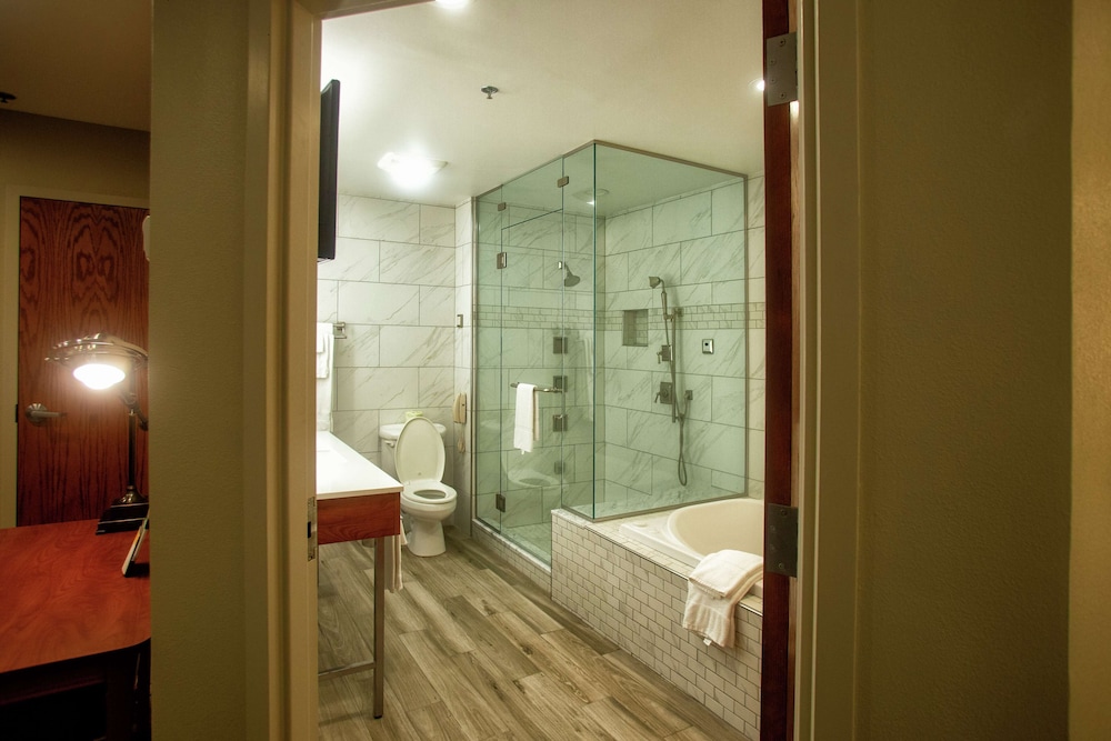 Hampton Inn Wheeling - photo 28