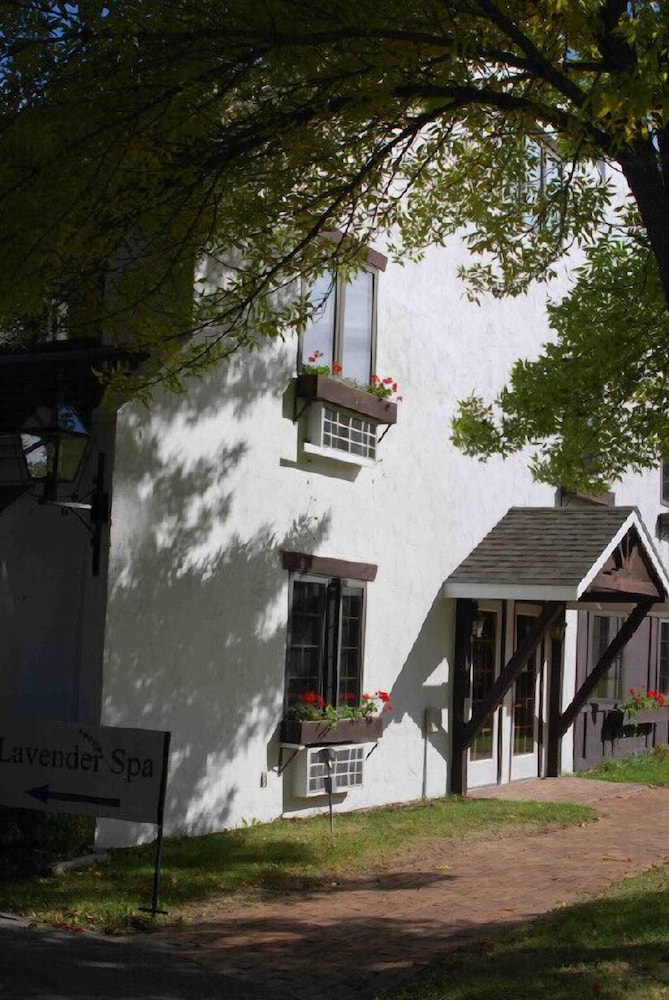 Settlement Courtyard Inn & Lavender Spa - photo 57