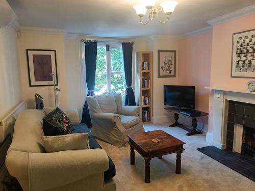 Charming Garden Flat — 4-Star Luxury Hotel in Gravesend, United Kingdom
