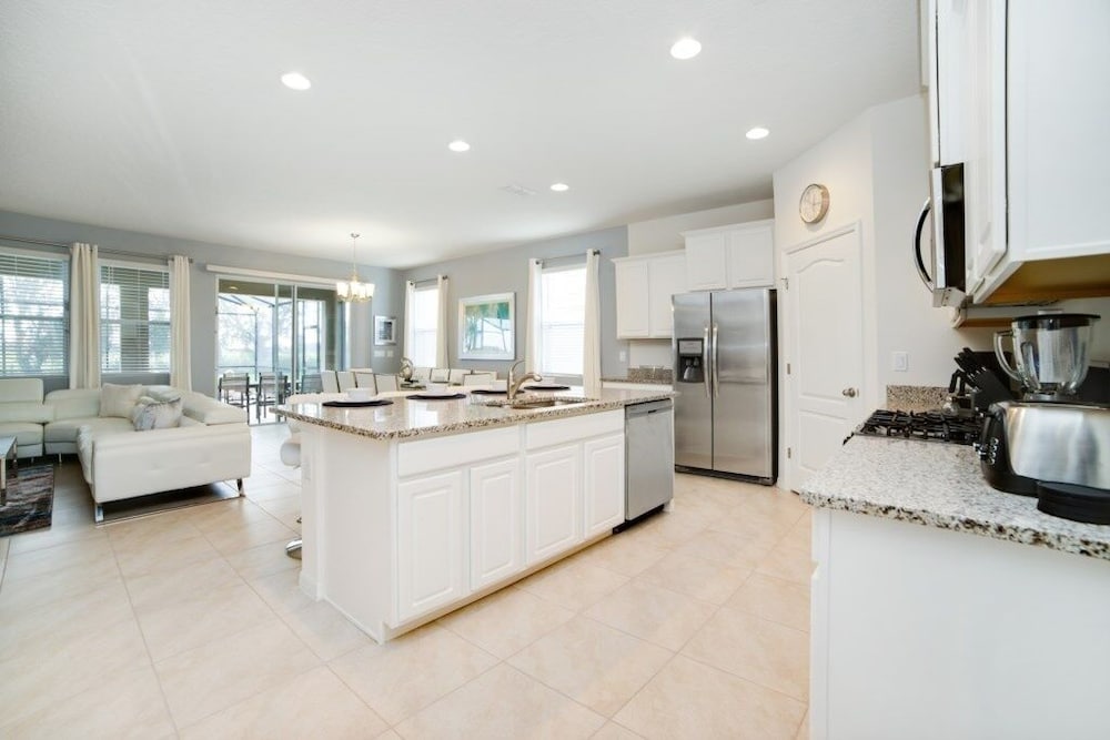 Amazing 5 Bedroom Solterra New Resort Home 5 Villa by RedAwning Davenport - photo 12