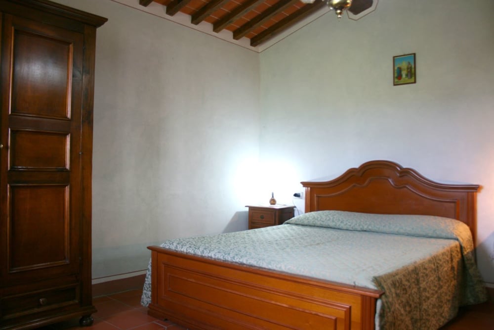 Stunning private villa with private pool WIFI TV pets allowed and parking close to Montepulc — 4-Star Luxury Hotel in Torrita Di Siena, Italy
