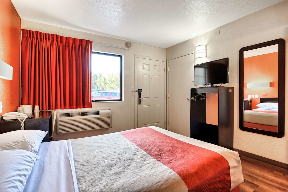 Super 8 by Wyndham Walnut Creek - photo 3