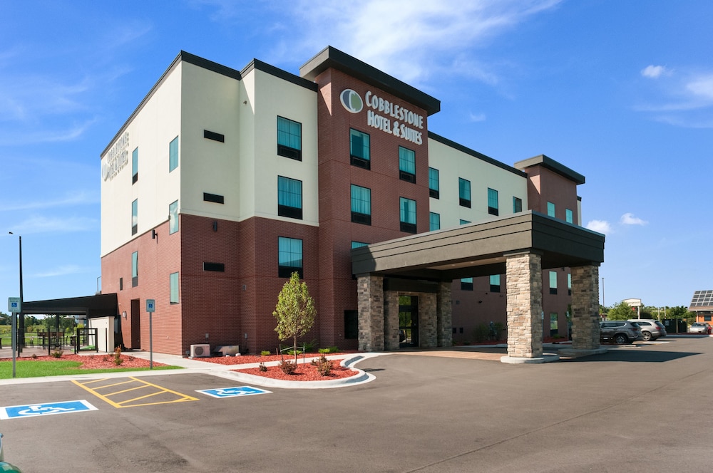 Cobblestone Hotel & Suites Appleton International Airport in Neenah, United States