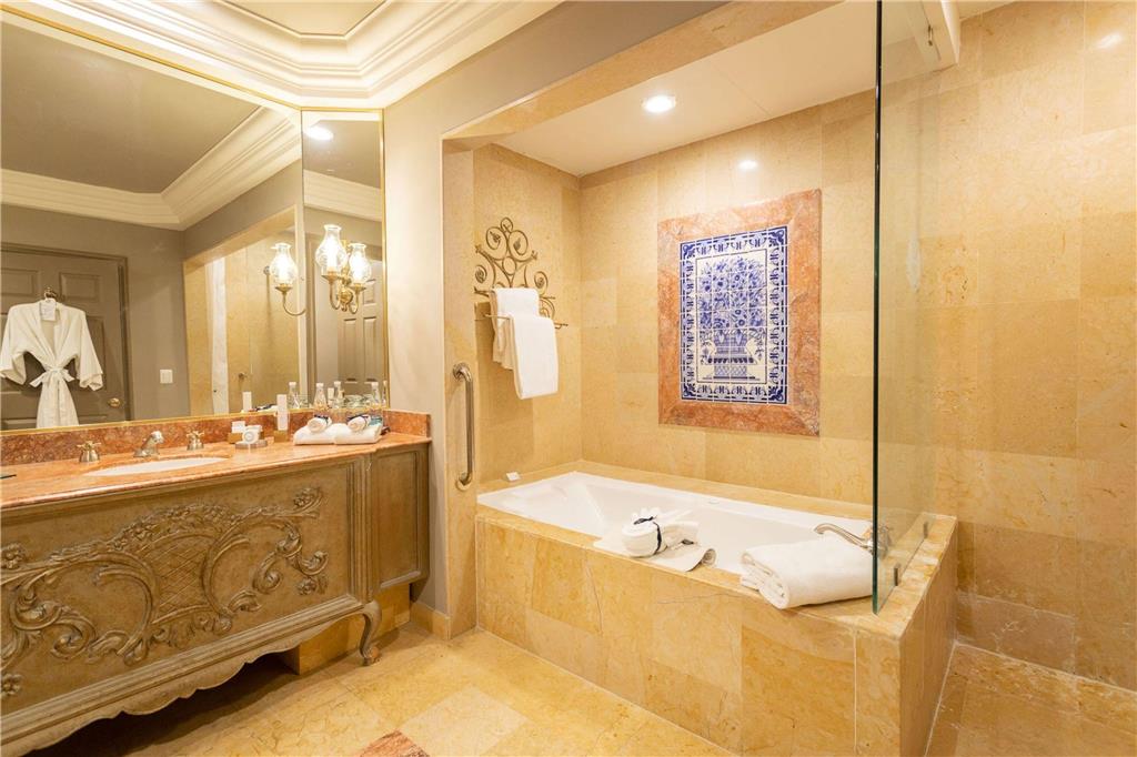 Grand Class Bathroom