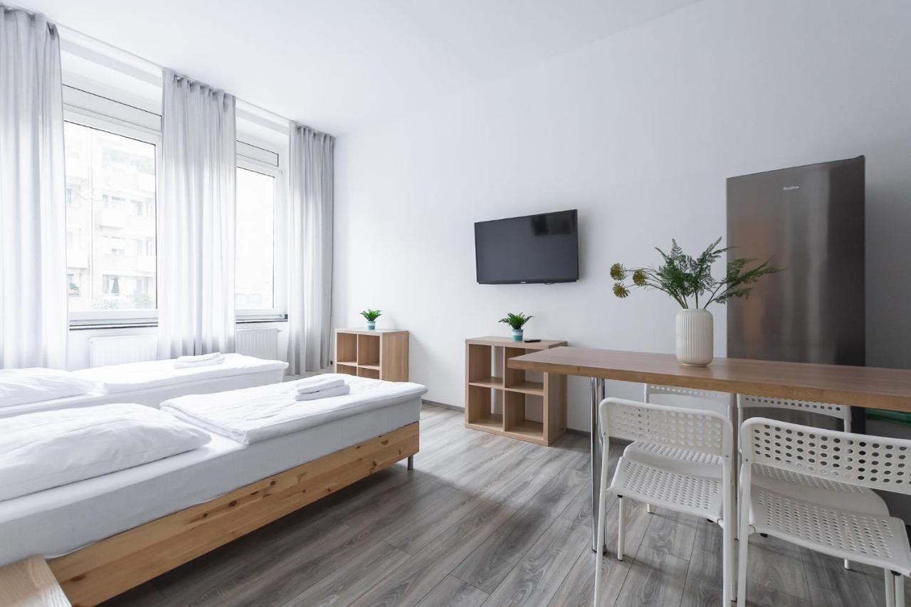T&K Apartments 2 Room Apartment Ground Floor — 5-Star Luxury Hotel in Duesseldorf, Germany