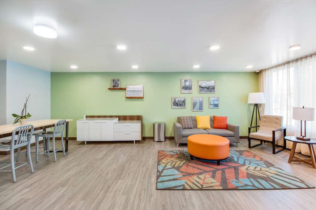 WoodSpring Suites Bakersfield East - photo 7