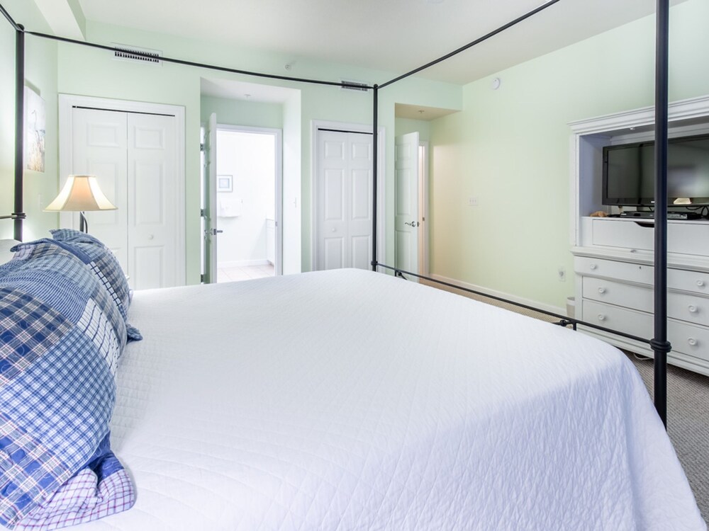Pelican Isle 606 by RedAwning - photo 5