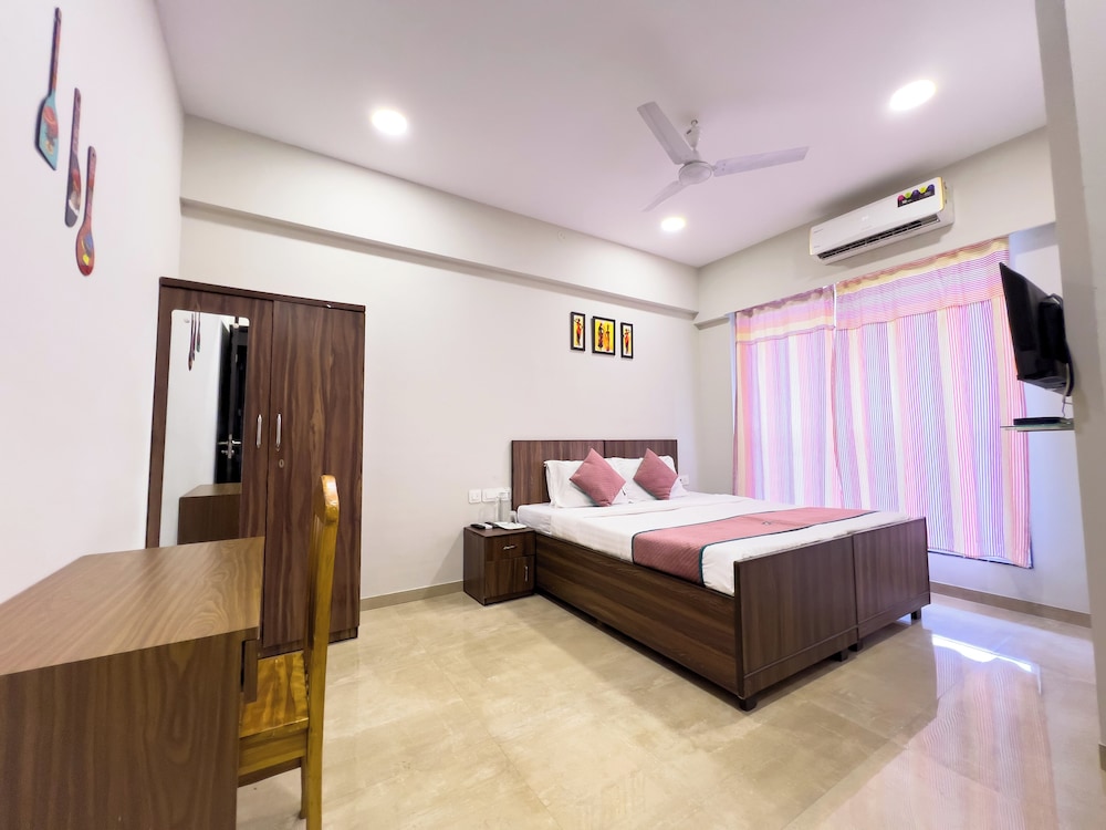 Pinaki Comfort Stay Vile Parle Near Airport