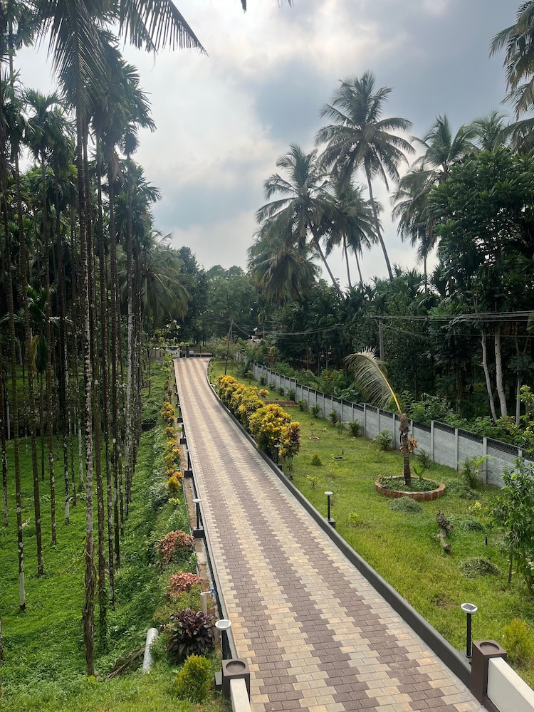 De Royale Summit Homestay — 4-Star Luxury Hotel in Beltangadi, India