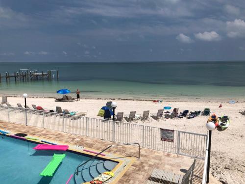 Coco Plum Beach & Tennis Club & Marina - photo 9