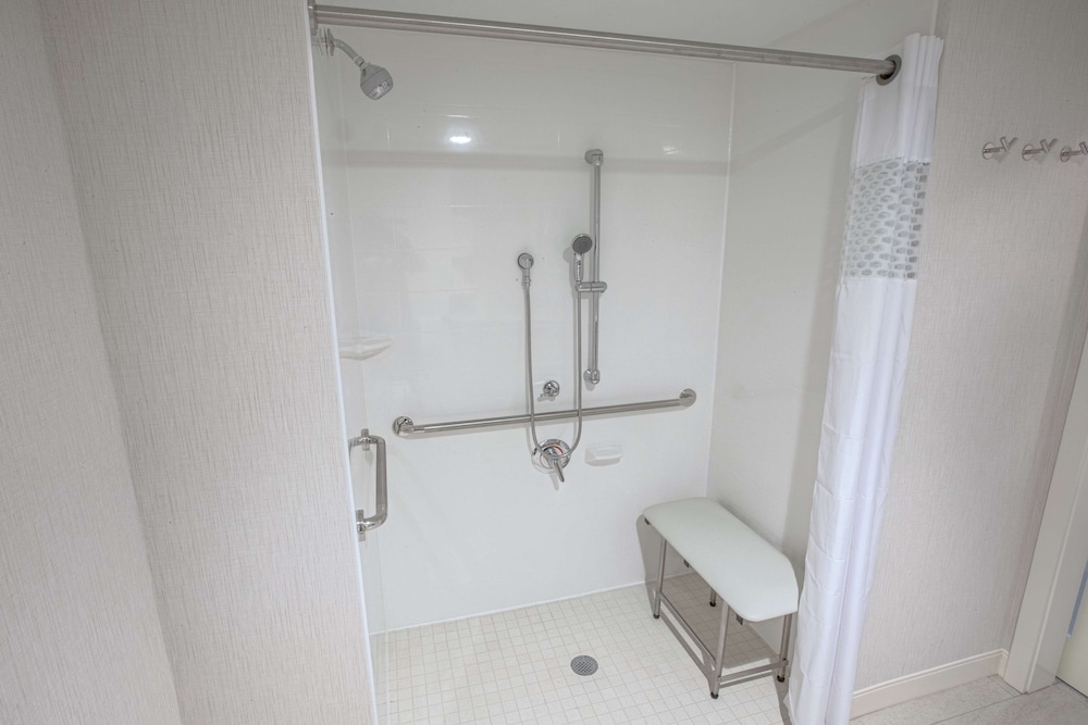 Hampton Inn by Hilton Amesbury - photo 24