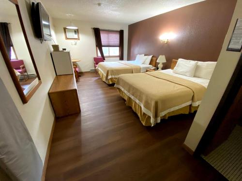 Woodlands Inn & Suites - photo 25