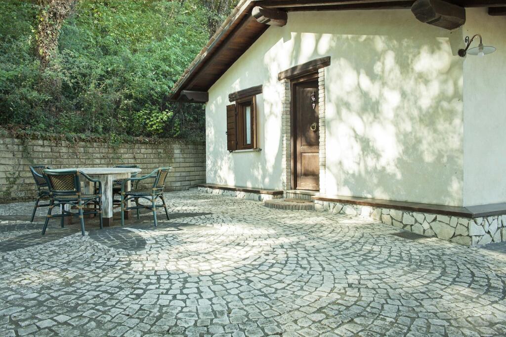 Agriturismo La Cerra — 4-Star Luxury Hotel in Tivoli, Italy