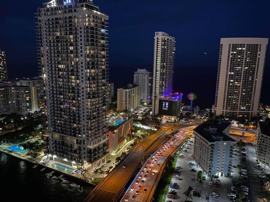 Dream Beach Apt 1BR Kitchen & Pool Access 06A — Hallandale Beach — photo 2