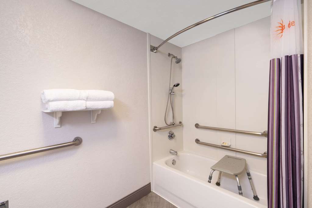La Quinta Inn & Suites by Wyndham Pueblo - photo 30