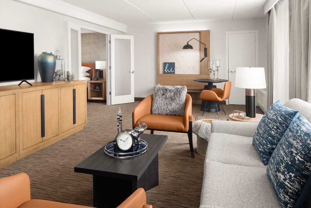 Sheraton Milwaukee Brookfield Hotel - photo 18