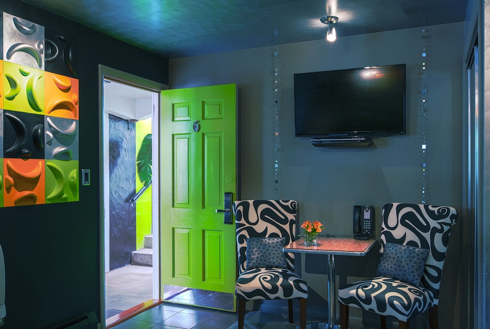 The Roxbury - photo 17
