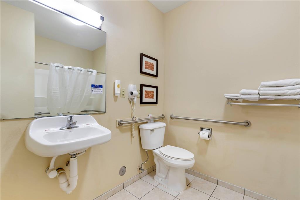 Comfort Inn & Suites East Moline near I 80 - photo 25