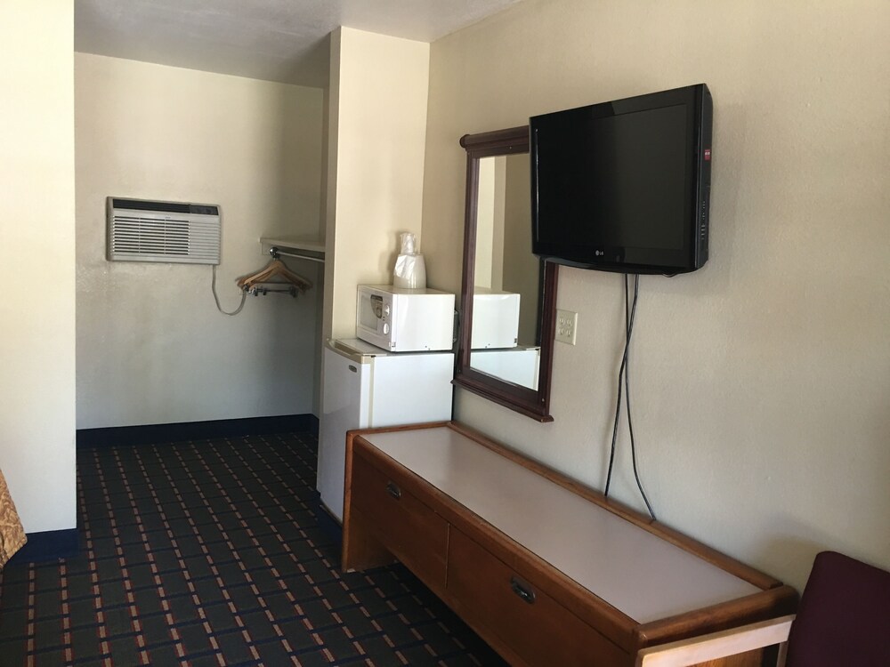 Best Value Inn Motel Sandusky - photo 21