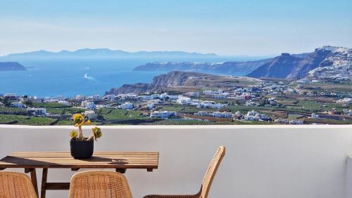 Karpimo North Sunset View Private Jacuzzi Up To 4pp — 4-Star Luxury Hotel in Fira, Greece
