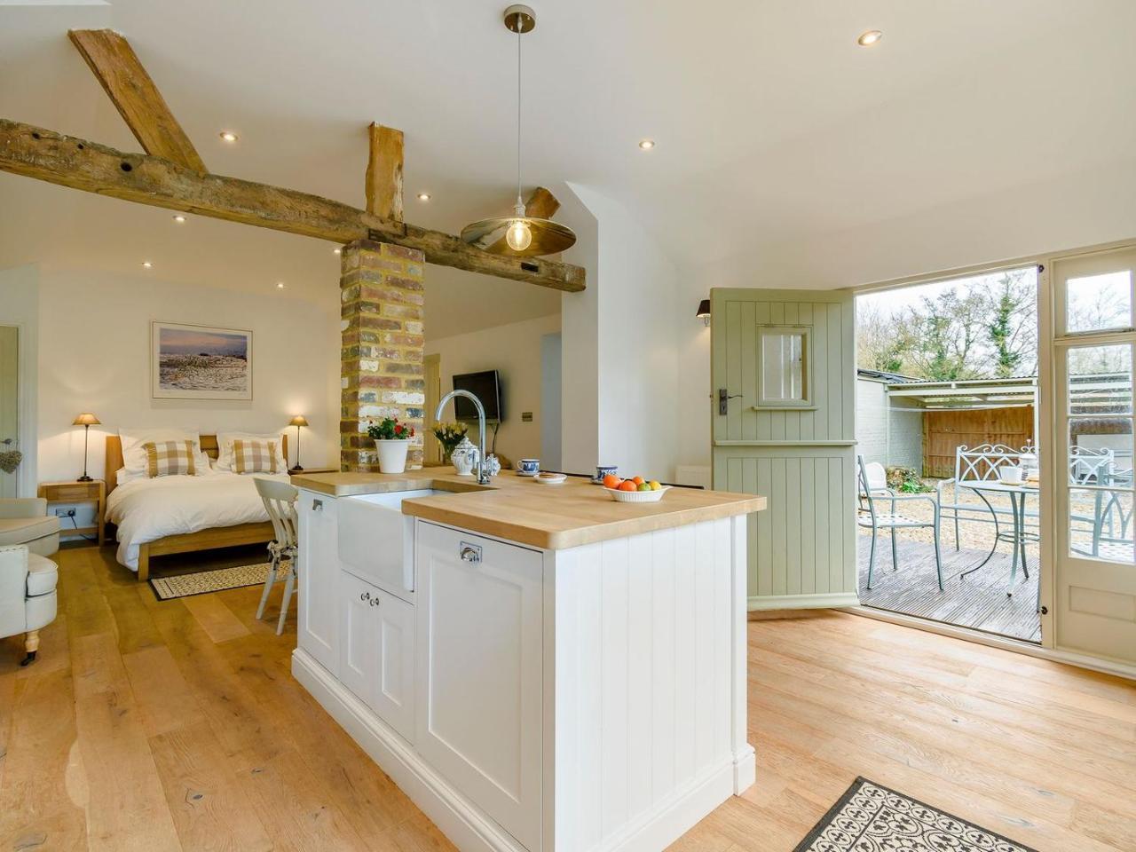 The Old Dairy At Wooton Ukc4355 — 5-Star Luxury Hotel in Plumpton Green, United Kingdom