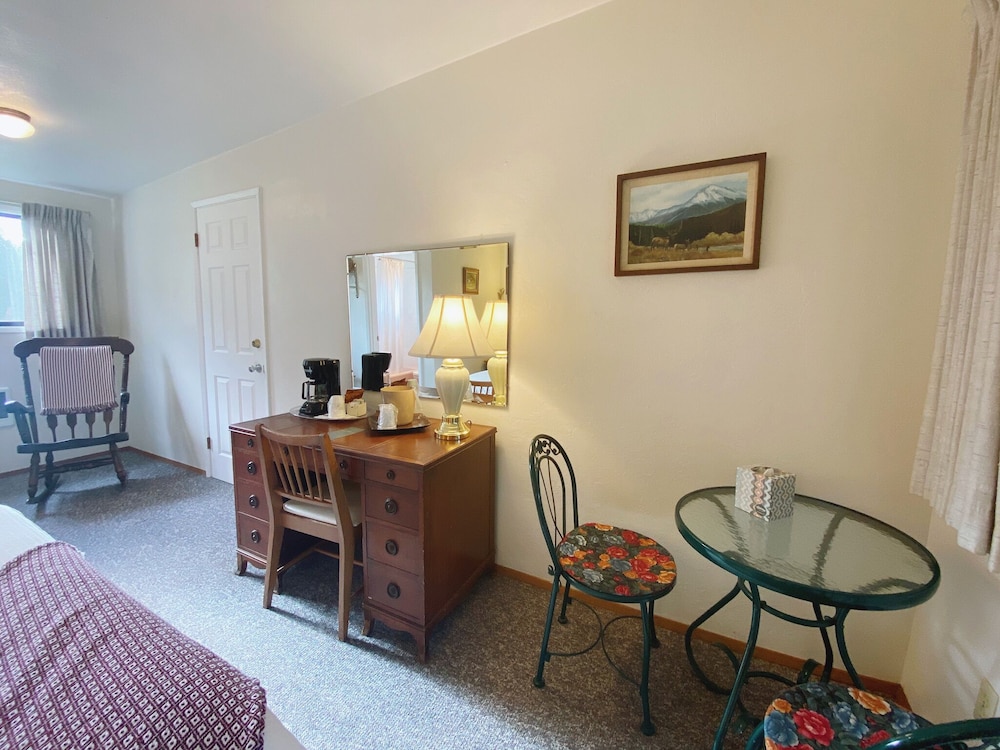 Emerald Valley Inn - photo 15