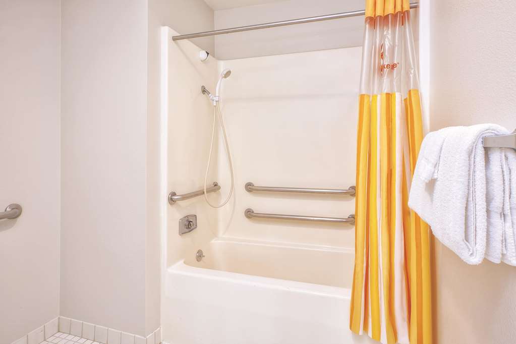 La Quinta Inn by Wyndham Toledo Perrysburg - photo 18