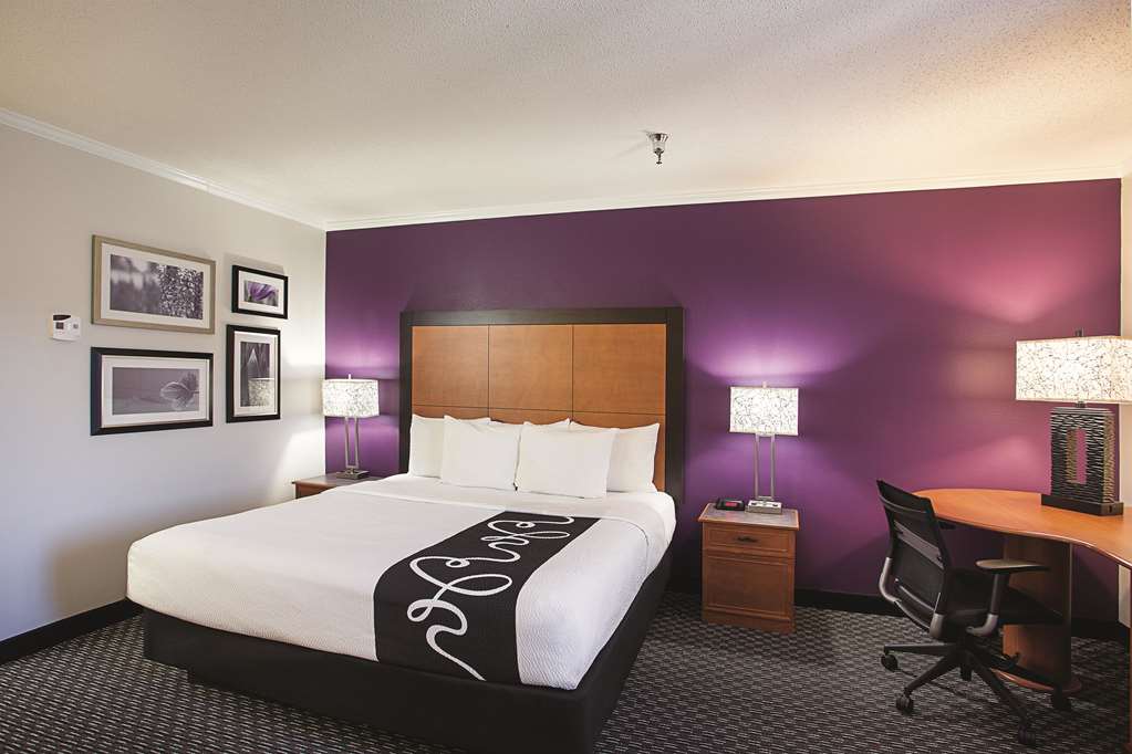 La Quinta Inn & Suites by Wyndham Baton Rouge Siegen Lane - photo 21
