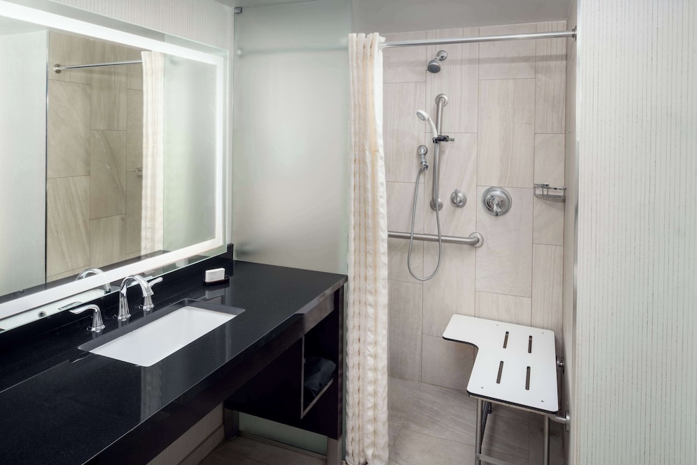 Embassy Suites by Hilton Washington DC Chevy Chase Pavilion - photo 31