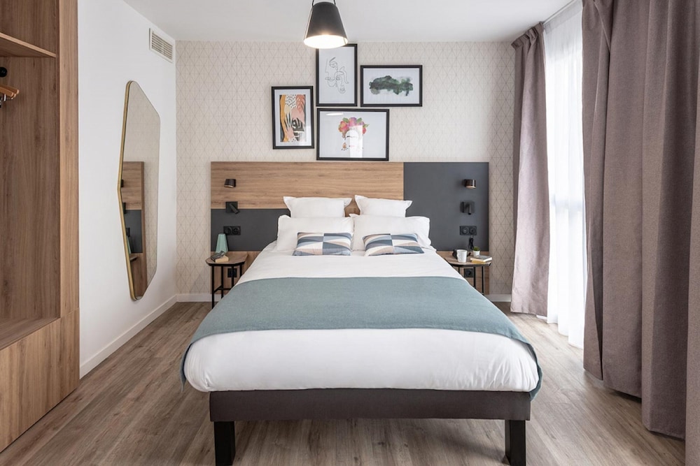 Appart City Collection SaintGermain en Laye — 4-Star Luxury Hotel in Saint-Germain-En-Laye, France