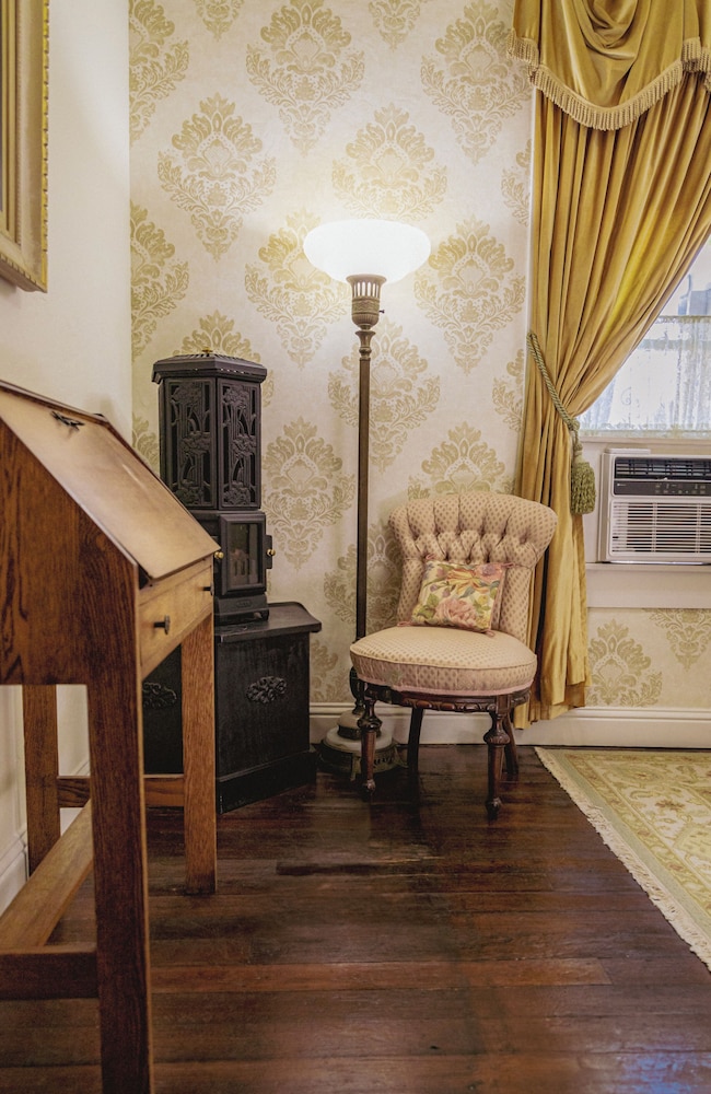 Weaverville Hotel - photo 43